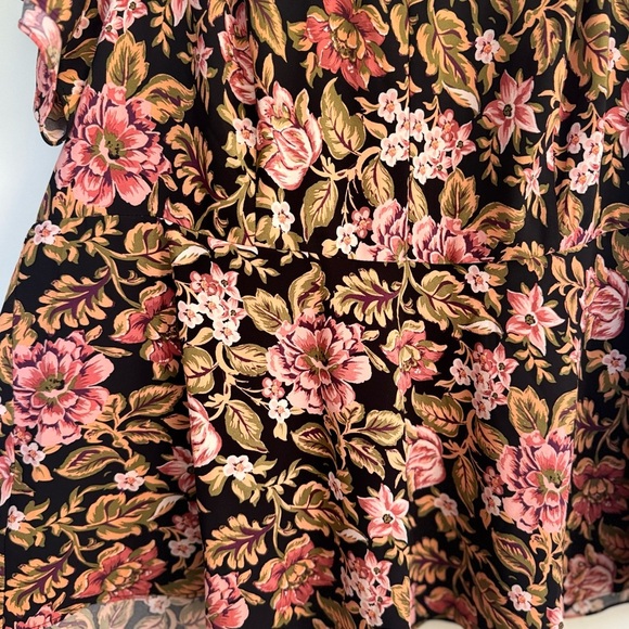 Torrid Floral Peplum style blouse size 0 / L NWT - Picture 2 of 6